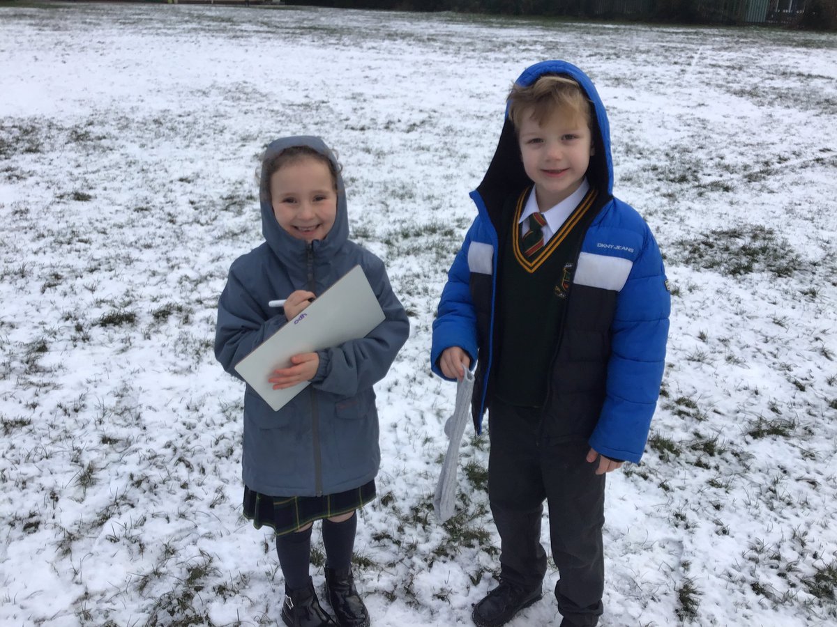 laceygreenpa's tweet image. Perfect weather conditions for our Science experiment! 2W have braved the snow and ice this morning, to carry out their own Science experiment ⛄️❄️#LGPAScience