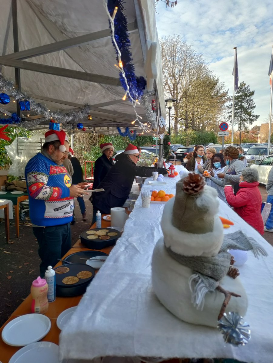 HopLaPorteVerte's tweet photo. Désormais traditionnel goûter de fin d'année pour remercier les personnels de leur engagement constant @HopLaPorteVerte CoGITEY DACTYS GIE Porte Verte et Accueil de jour Porte Verte ! https://t.co/4Z1iokHlWx