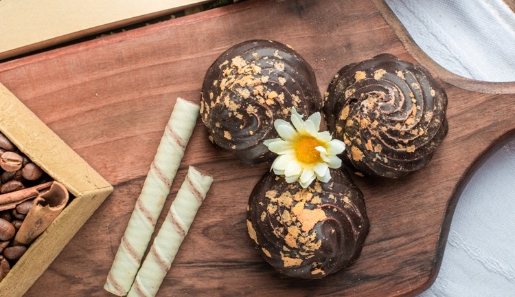 bcHemanth's tweet photo. Choco Brownie Energy Balls Recipe-Quick, Easy, No Bake Recipe For Kids-100% Vegan, Gluten Free, Protein Packed
https://t.co/uMzTWOjEqX
 #cookyourmeal #chocolate #chocobrownie #healthyfood #veganfood #glutenfree #glutenfreefood #glutenfreevegan #kidsfriendly #protein #proteinfood https://t.co/okBMLvk3Q3