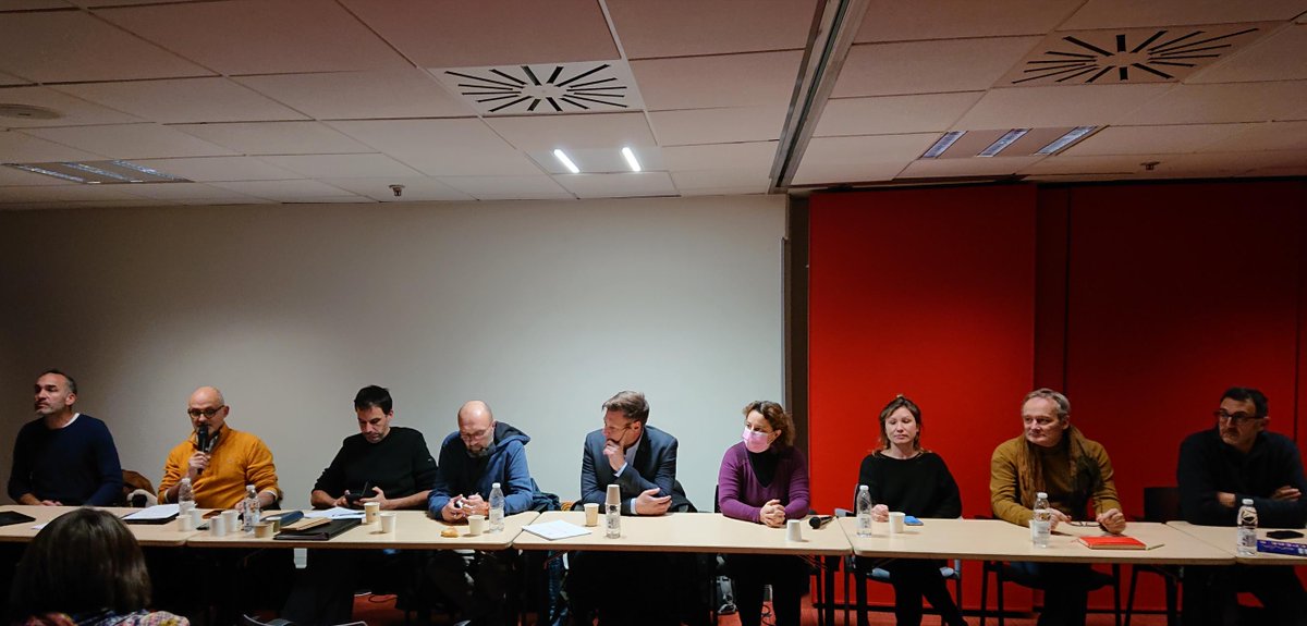 Deuxième table ronde de la journée, "Expérience régionales de la pair-aidance" avec F. Montoyo,  médiateur santé pair libéral, La Case, Parcours, La Ferme Merlet et Un Chez Soi d'Abord Bordeaux.