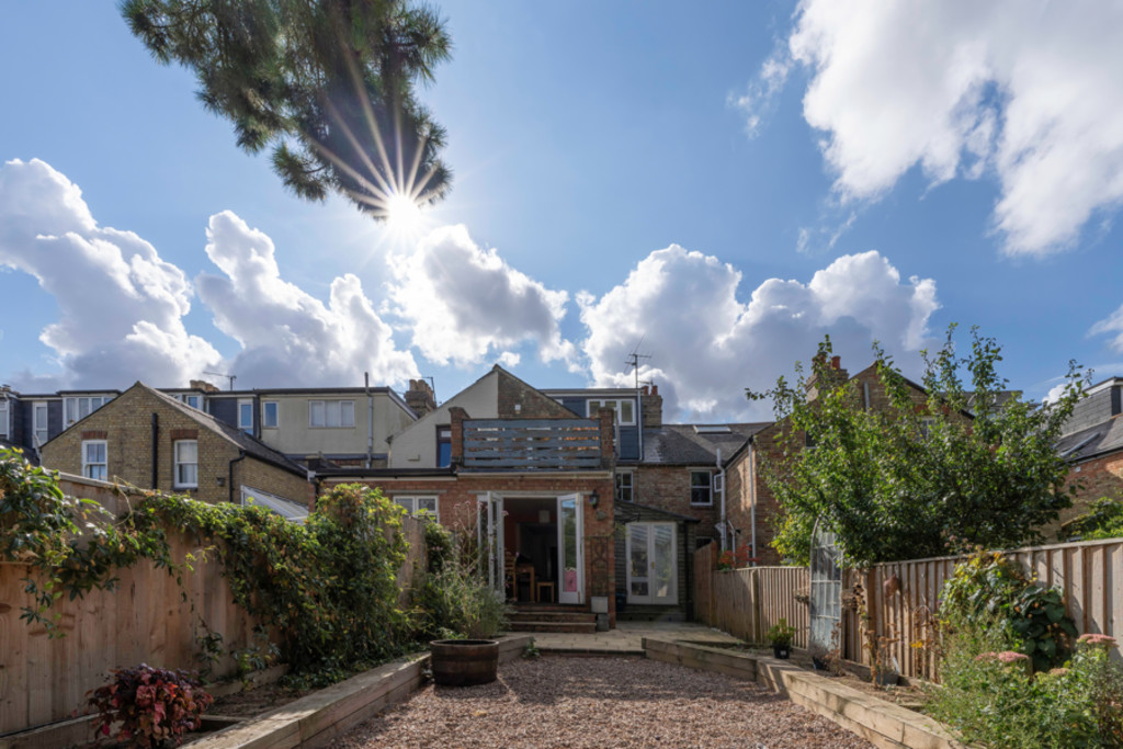 🌟SHORT LET AVAILABLE🌟

Take a look at this beautiful four bedroom home in South Central Oxford now available for a reduced rent of £1,500pw!

Please contact our Short Let department for more info:
📞 01865 297525
✉️ city.lettings@pennyandsinclair.co.uk

#pennyandsinclair