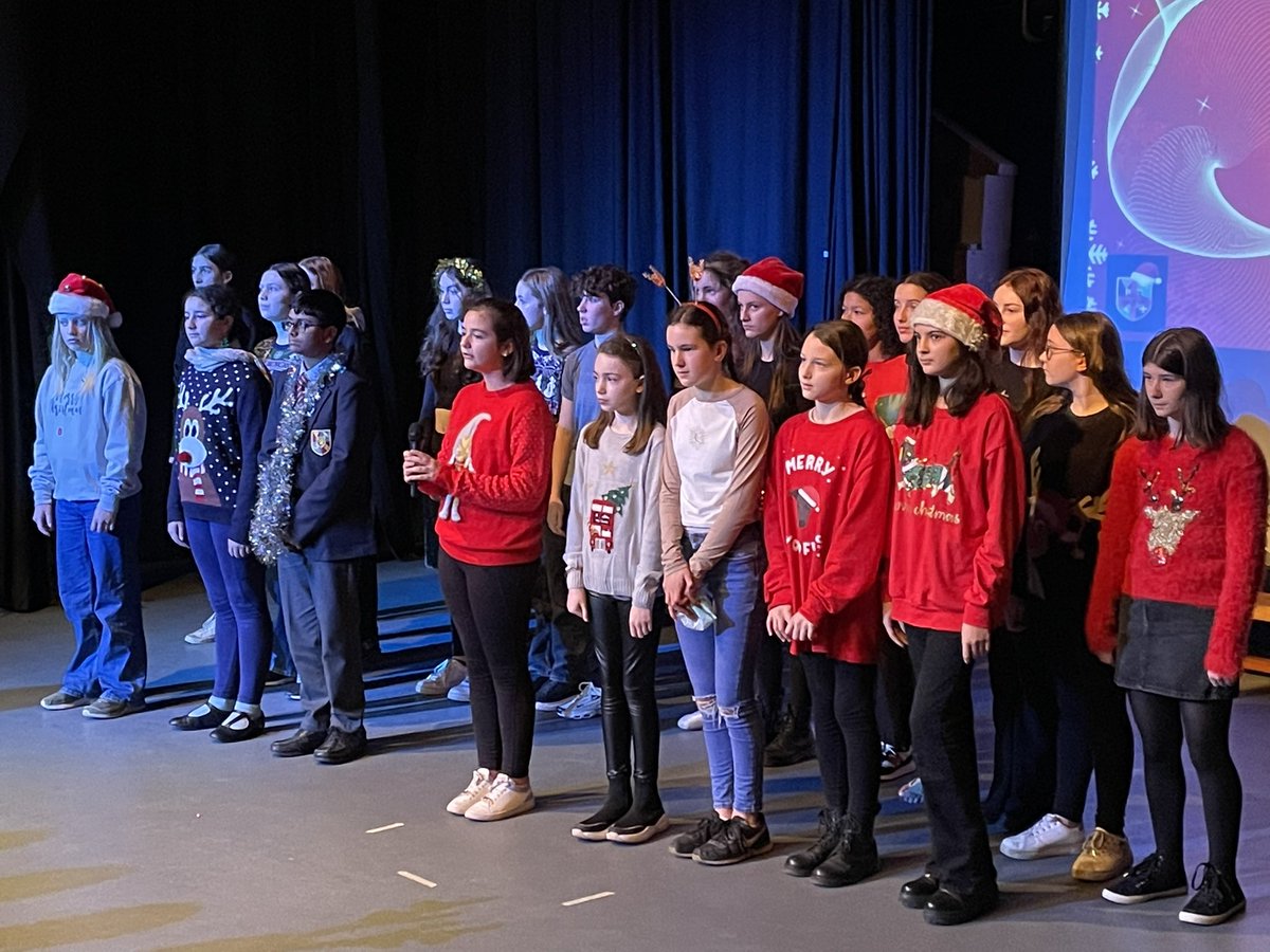 ArtRangeHigh's tweet photo. Jolly Christmas Show is underway, excellent performances from everyone. Super proud of you all! #rhsartsarebest #christmasiscoming https://t.co/D0vXLBKmDb