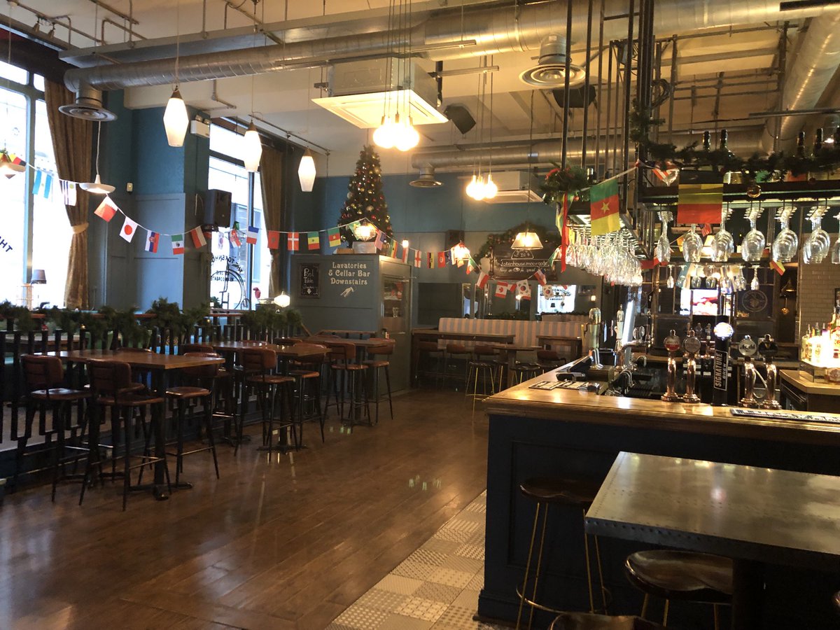 RossLydall's tweet image. Rail strike has left the City of London a virtual ghost town. This great Fuller’s pub had 196 cancellations today and only three people in at lunchtime.