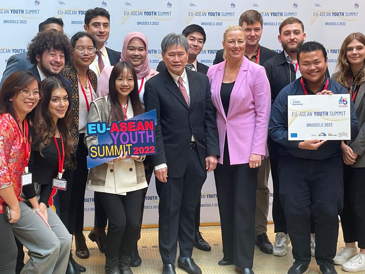 Jutta Urpilainen (@juttaurpilainen) on Twitter photo First-ever #EUASEAN Youth Summit’s recommendations will feed into tomorrow’s Summit, and leaders better listen! ‼️👂
🇪🇺 #YouthActionPlan points the way forward: 
🔹Engagement building on values
♦️Empowerment through education
🔹Connections with academic and student mobility First-ever #EUASEAN Youth Summit’s recommendations will feed into tomorrow’s Summit, and leaders better listen! ‼️👂
🇪🇺 #YouthActionPlan points the way forward: 
🔹Engagement building on values
♦️Empowerment through education
🔹Connections with academic and student mobility