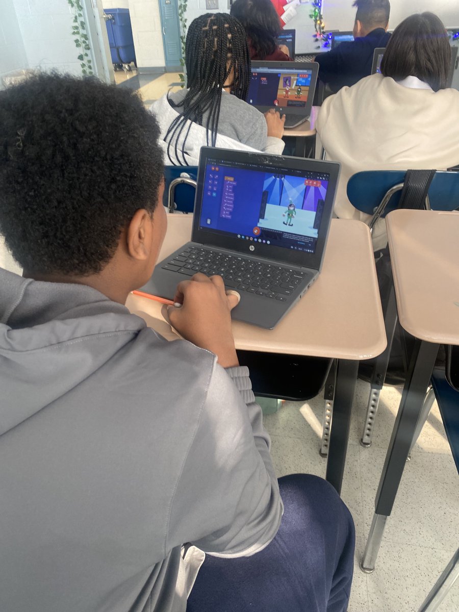 WWWildcatPride's tweet image. 7th Graders participated in Ms DeFilippo&apos;s HOUR OF CODE event.   Students enjoyed coding Santa&apos;s elves to have a holiday dance party. @BPSTechDept1 @BayonneBOE 

#HourOfCode #CSEdWeek2022