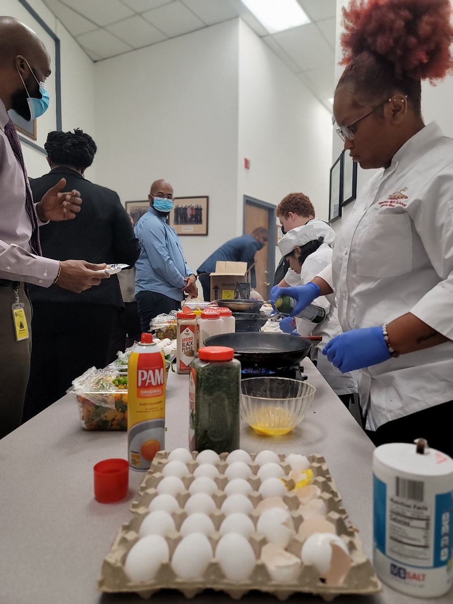pcps_va's tweet photo. Thanks a brunch (Dad joke 😂) to our awesome @wave_culinary students for whipping up breakfast 🍳 for our principals and school board office team. Let’s toast 🍞to a beautiful day! https://t.co/rpHAkh03GY