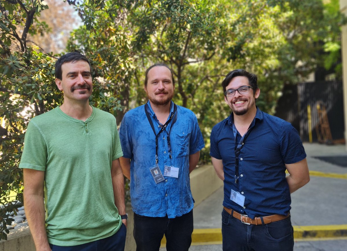 astrofisicaMAS's tweet photo. Segunda y última jornada de #ExoLaTam 2023. El astrónomo @nespinozap del @SpaceTelescope guía un taller práctico para el uso de datos provenientes del @NASAWebb y la elaboración de propuestas de investigación 

@CentrosAnid @ingenieriaUAI @UAI_CL @UaiPhysics https://t.co/JlvGGilOYP