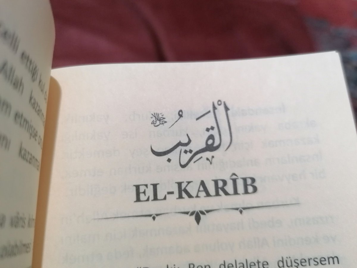 Mim_Mrv's tweet photo. Kurb; yakınlık, akraba yakın olan, kurban ise yakınlığı kazanmak için feda edilen şey demektir.
*kul, sırf kazansın diye Rabbinin her an kendisine yardım ettiğini bilir.
#99namesproject https://t.co/qLns2BU8DR