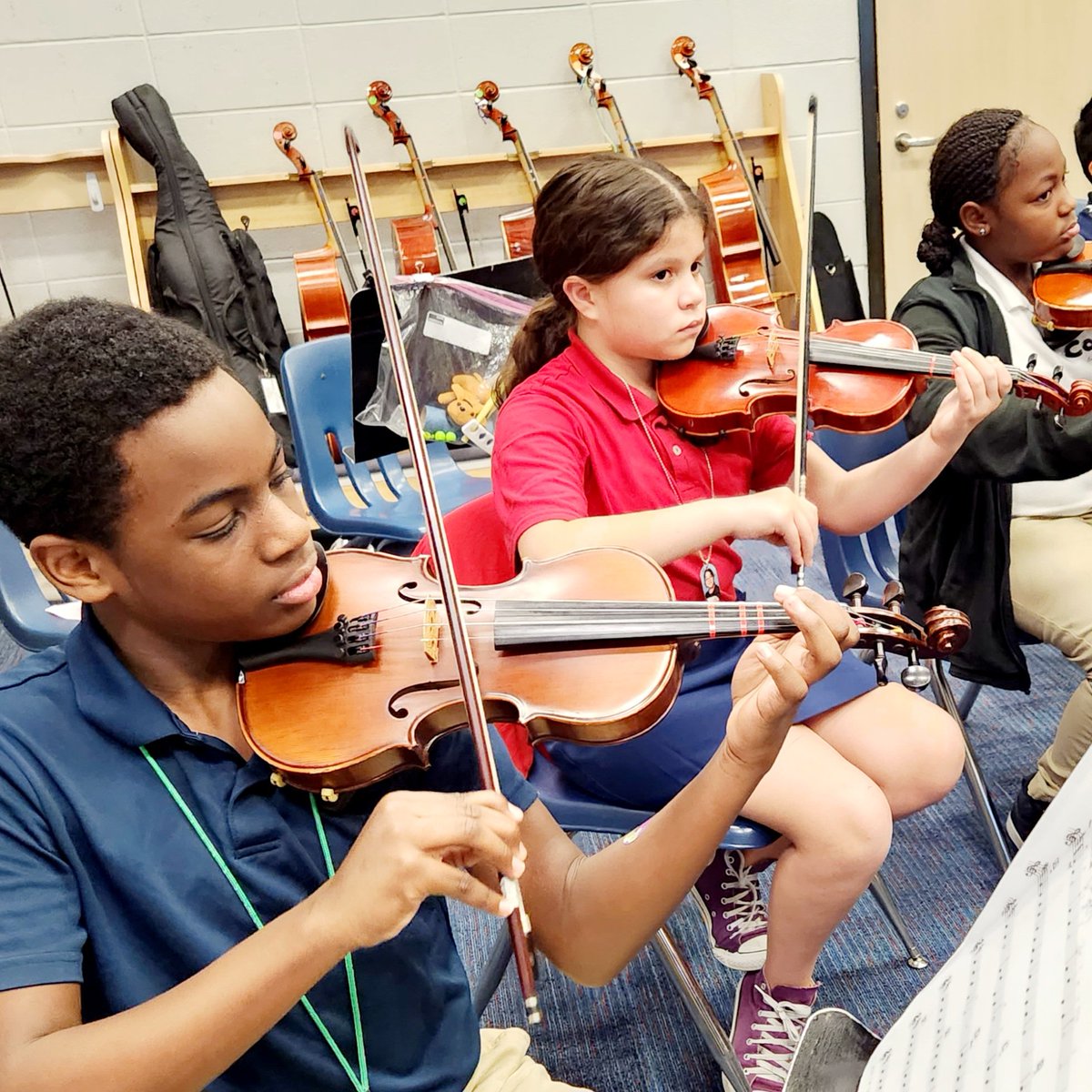 MIS_Strings's tweet photo. Winning with posture. # MillerMAVS #AliefFineArts https://t.co/qEATvXCUyN