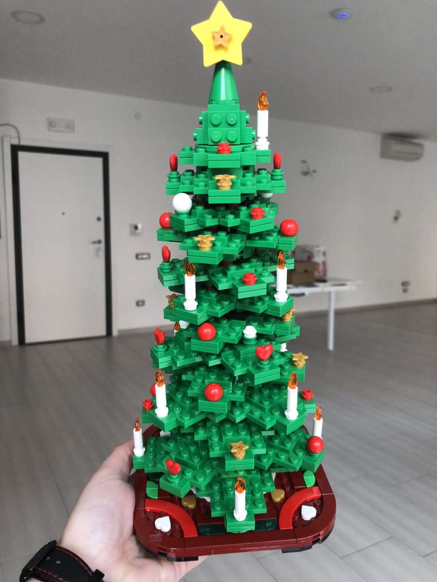 È stato un 2022 scoppiettante!🚀

Per questo Natale, infatti, abbiamo deciso di addobbare l'ufficio di Salerno con non uno, ma ben due alberi!🤩

Uno vero e l’altro di... @LEGO🎄

#staytuned #natale #christmas #christmastree #teamwork #lights #holidays #joy #fintech #fintechnews