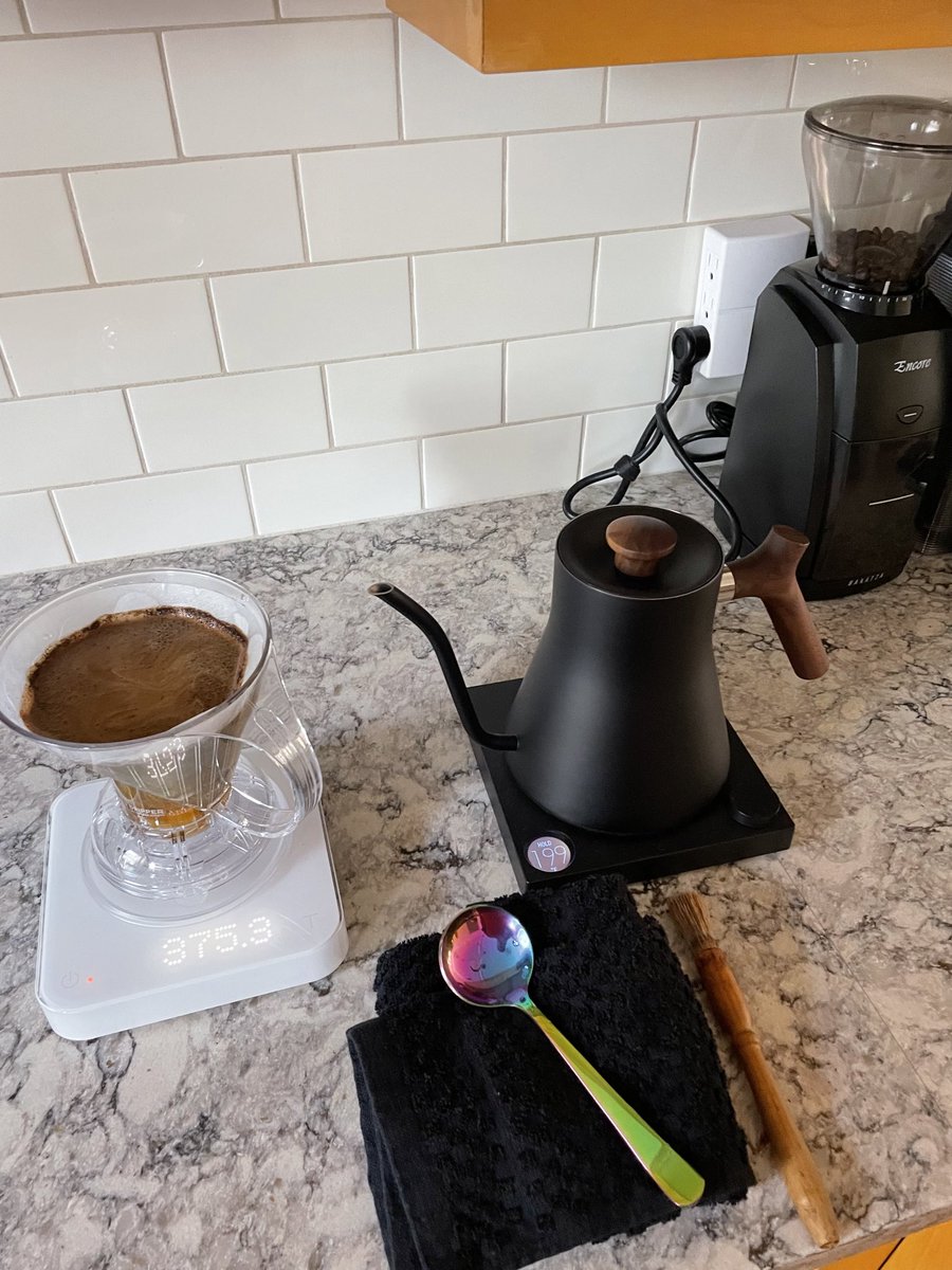 connoredwards's tweet photo. New coffee setup, new toys. #cleverdripper https://t.co/5fcnaiDdPB