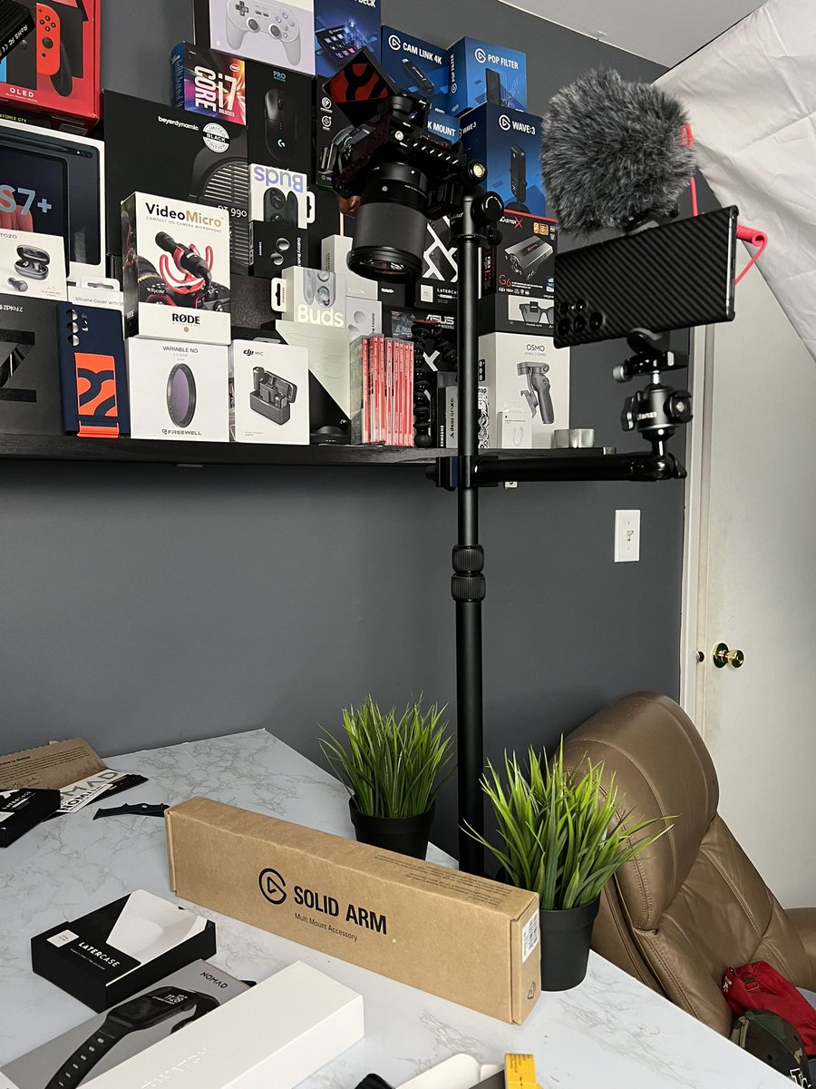 wtfitstosh's tweet photo. Iβm always interested in how other creators have their setups for Filming content. This is one of my over head/face shot setup at the moment. #techtosh #YouTuber #tech https://t.co/MC6Ty51s6K