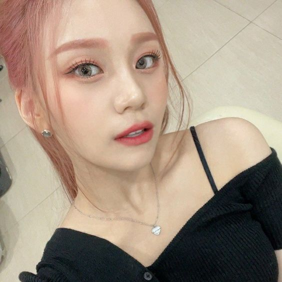 evelovemp3's tweet image. a thread of umji pics that you can use as your pfp