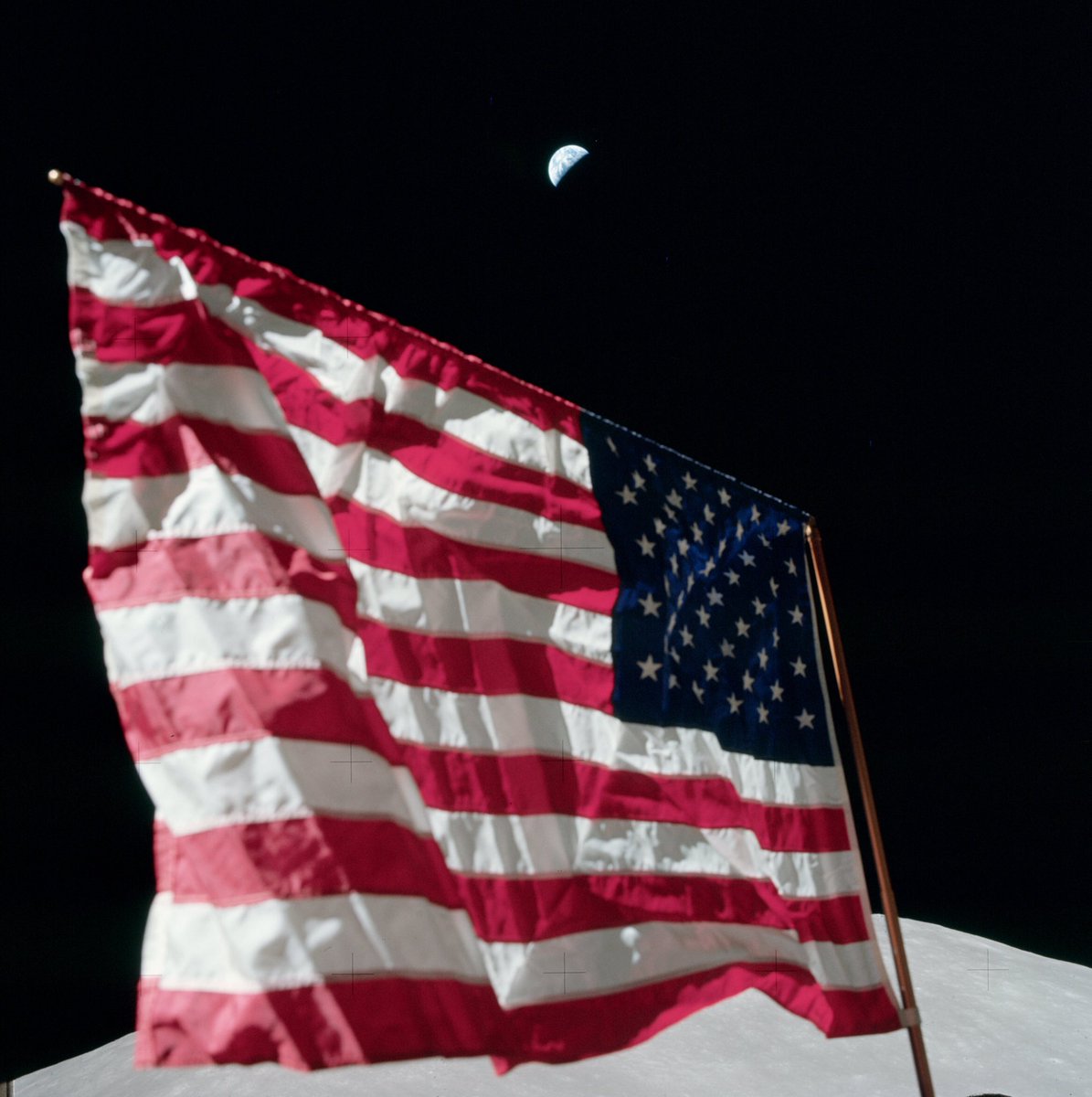 pilliarscreatio's tweet photo. Cernan wasn’t an astronaut, he real profession was as photographer 😀 https://t.co/UXnWkmWsxX
