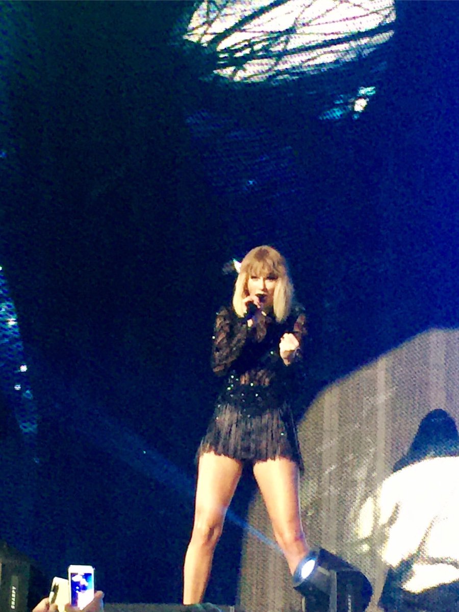 caitmwalters's tweet photo. HBD @taylorswift13 👑 https://t.co/2hRpj40f5c