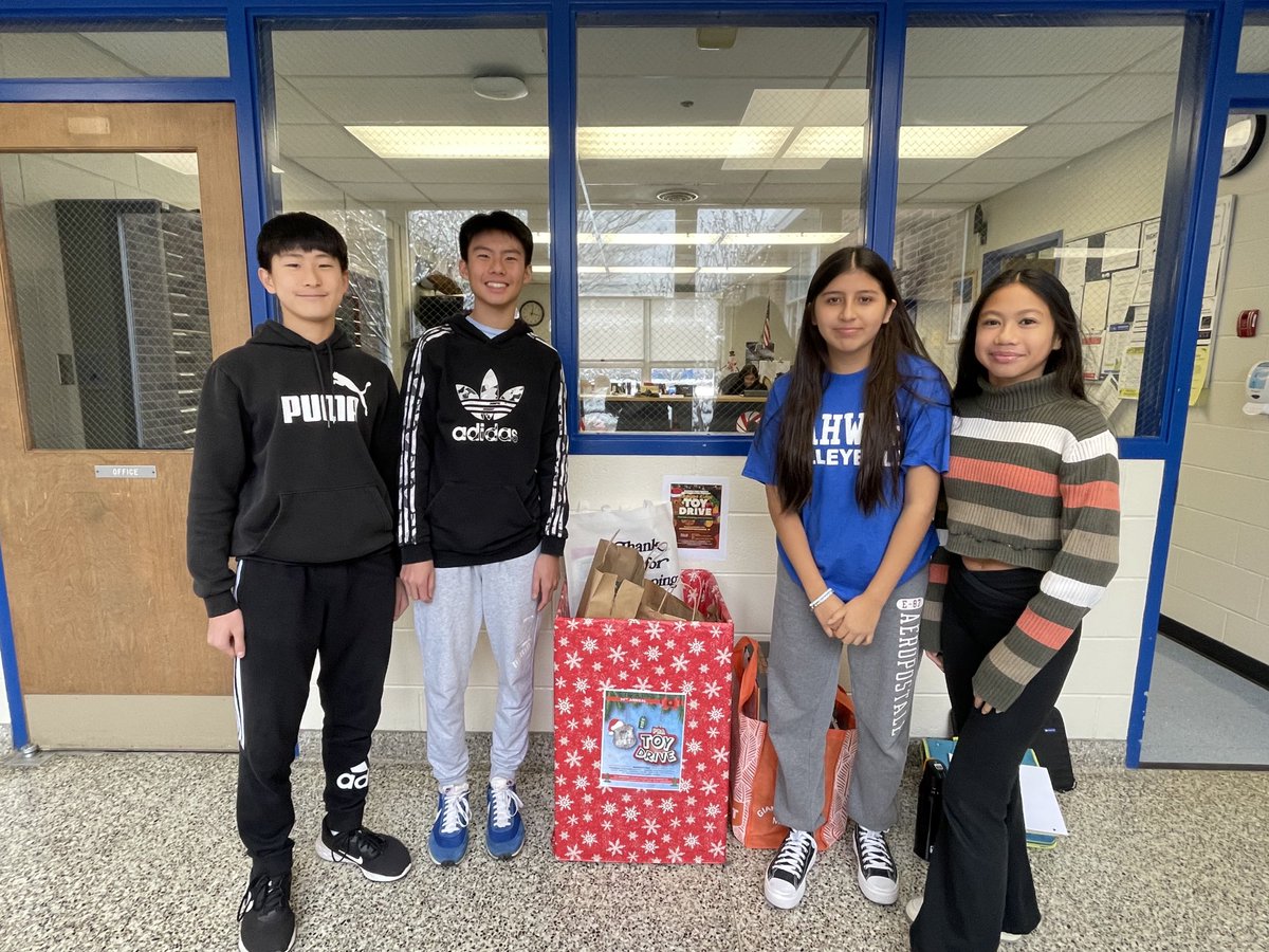 Thank you to the Mahwah Community for making our toy drive a huge success!
Congrats to our newly elected officers as well:
SHS- Andrew Liu/Ewan Kim 
FHS- Kielyn Jacobo/Camille Yupa #Ramapo Ridge MS #MahwahConnects
