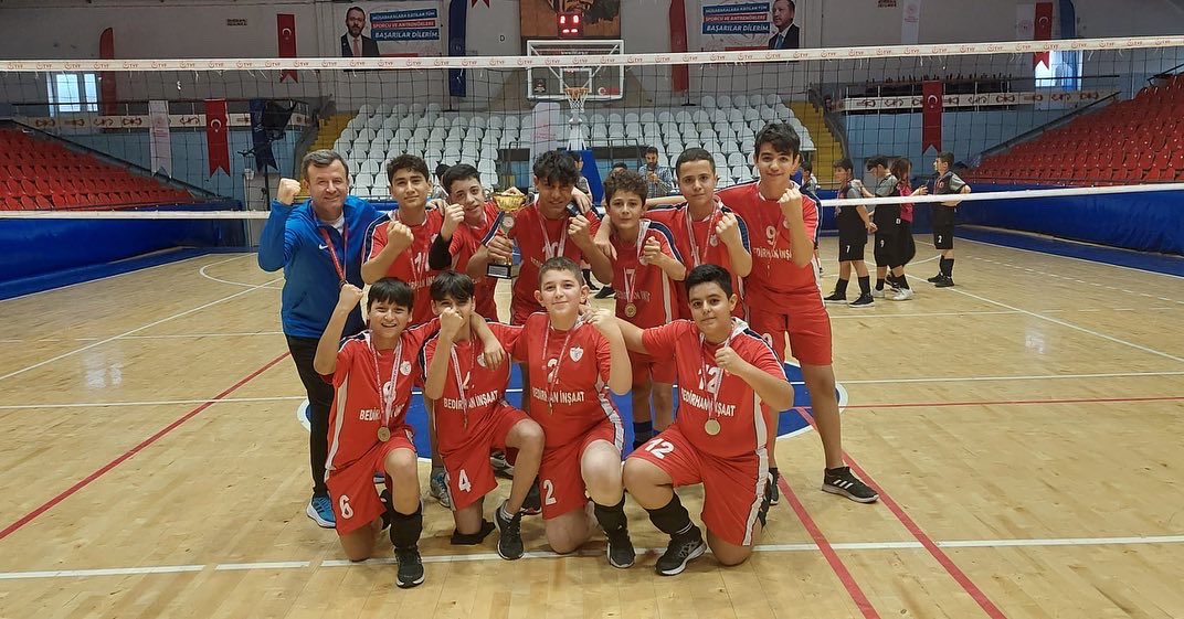 İhsan Erturgut Yıldız Erkekler Voleybol Takımı Manisa Şampiyonu olarak ilimizi düzenlenecek bölge finallerinde temsil etme hakkı kazandı. Okul İdaresini, Beden eğt.öğr.ve sporcu öğrencilerimizi tebrik ederiz.<a href="/tcmeb/">Millî Eğitim Bakanlığı</a> <a href="/mdikici45/">Mustafa Dikici</a> <a href="/KapankayaSelami/">SelamiKapankaya</a> <a href="/kadirselahatink/">Kadir Selahattin KARABACAK</a>