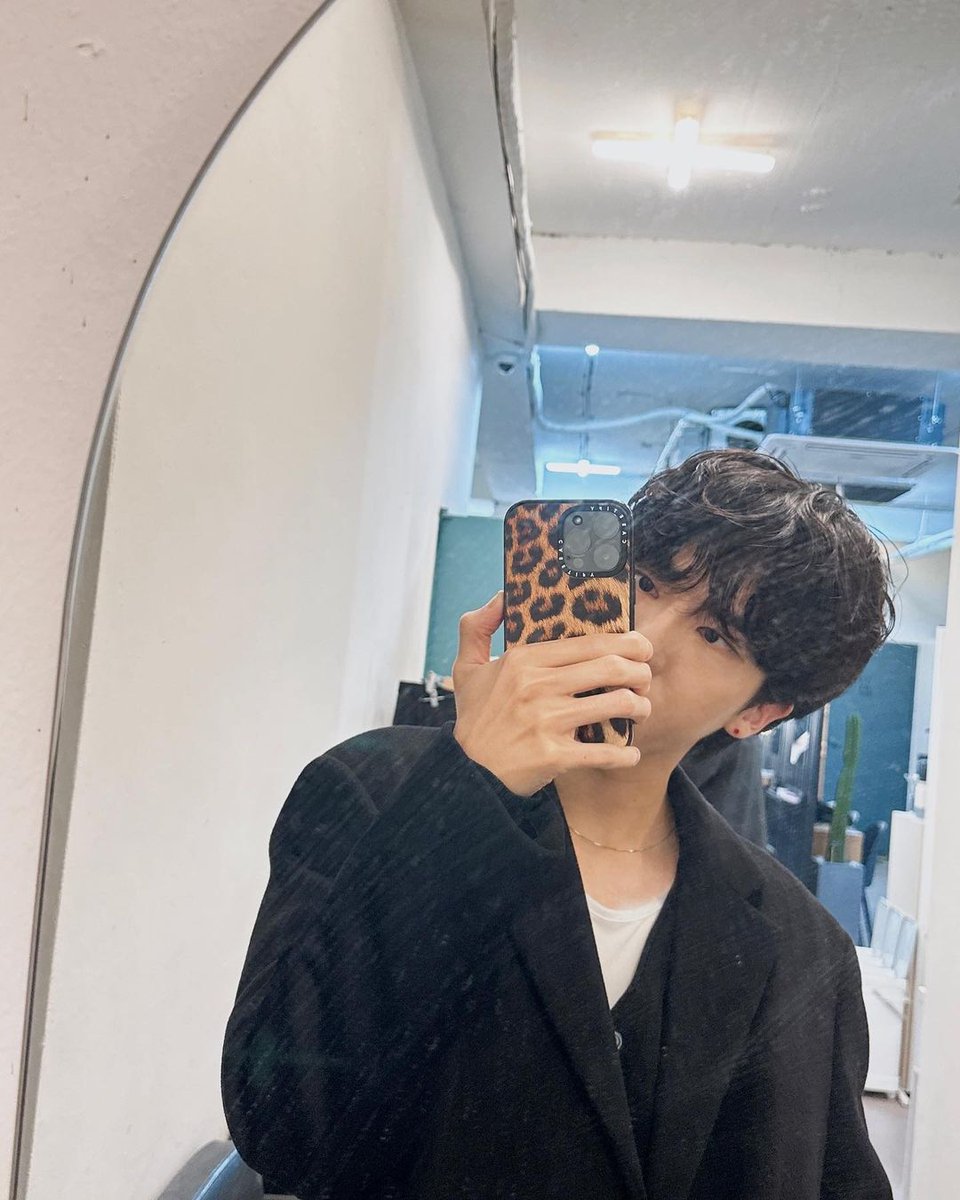 Omega_X_Spain's tweet photo. [JUNGHOON]

Ya es mediados de diciembre 🙃

El clima es cada vez más frío y está nevando.

Hay tantos cambios, creo que quiero ver más.

¿Como están?

Asegúrese de no enfermarse y mantenerse bien :)

#OMEGA_X #오메가엑스 #정훈 #JUNGHOON https://t.co/NKOHmJy8Gn