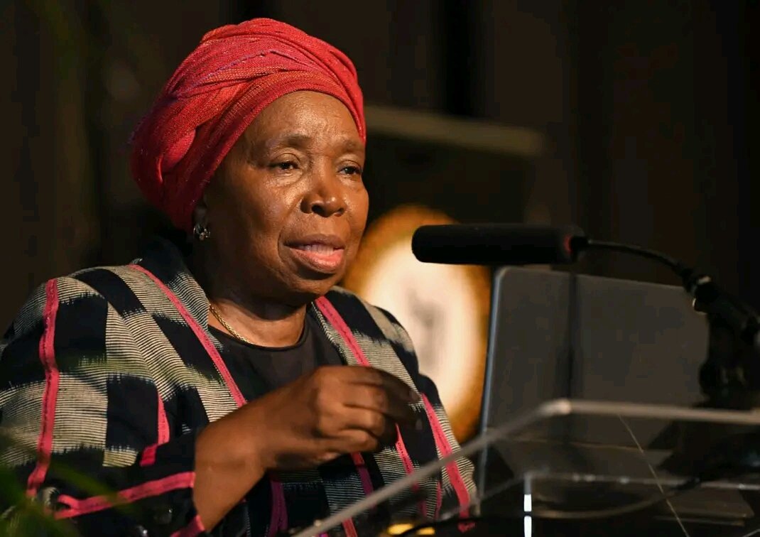 joy_zelda's tweet photo. Retweet to Appreciate Nkozasana Dlamini Zuma 💪👏 for been the only ANC MPs member to vote YES to have the guts She is Fearless Wow
National Assembly Clement Ramaphosa Arthur Fraser https://t.co/Ect5g80bJg