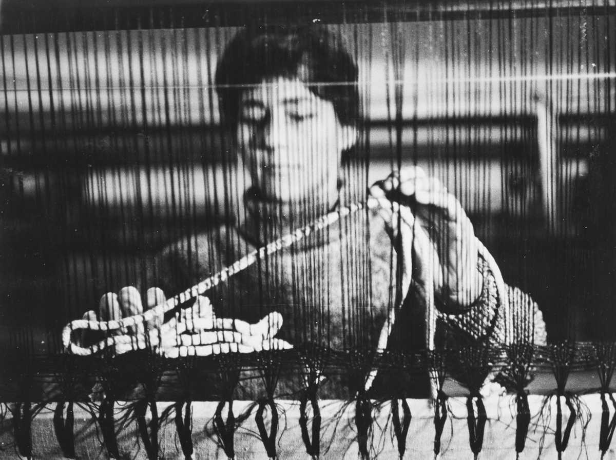 Tate's tweet photo. ‘The Abakans were a kind of bridge between me and the outside world’ - #MagdalenaAbakanowicz ❤️ 

Here are four things to know about the Polish sculptor whose towering woven sculptures paved the way for the installation art of today: https://t.co/QM6dpfsUsq🧶 https://t.co/07TXYXV9xg