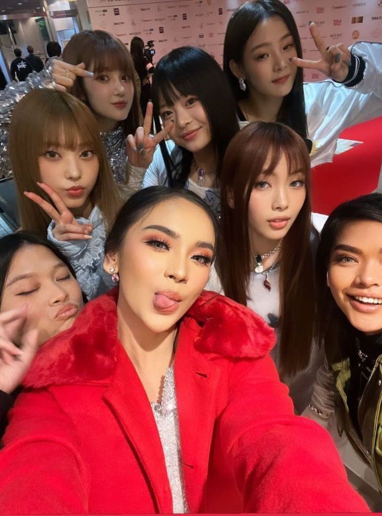 newjeansmf's tweet photo. Njf! Lyodra foto bareng sama NewJeans 😭😭😭 https://t.co/cNLyGGjFEn