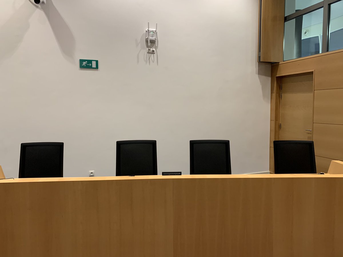 Peter De Roover (@peterderoover1) on Twitter photo Als <a href="/alexanderdecroo/">Alexander De Croo 🇧🇪🇪🇺</a> een goede uitleg had voor zijn leugens over de begroting dan zou hij zich niet verstoppen achter de laffe fracties van #Vivaldi en zat hij nu hier om de confrontatie aan te gaan in de <a href="/DeKamerBE/">NieuwsuitDeKamer</a>.
Hij zit er niet want … Als <a href="/alexanderdecroo/">Alexander De Croo 🇧🇪🇪🇺</a> een goede uitleg had voor zijn leugens over de begroting dan zou hij zich niet verstoppen achter de laffe fracties van #Vivaldi en zat hij nu hier om de confrontatie aan te gaan in de <a href="/DeKamerBE/">NieuwsuitDeKamer</a>.
Hij zit er niet want …