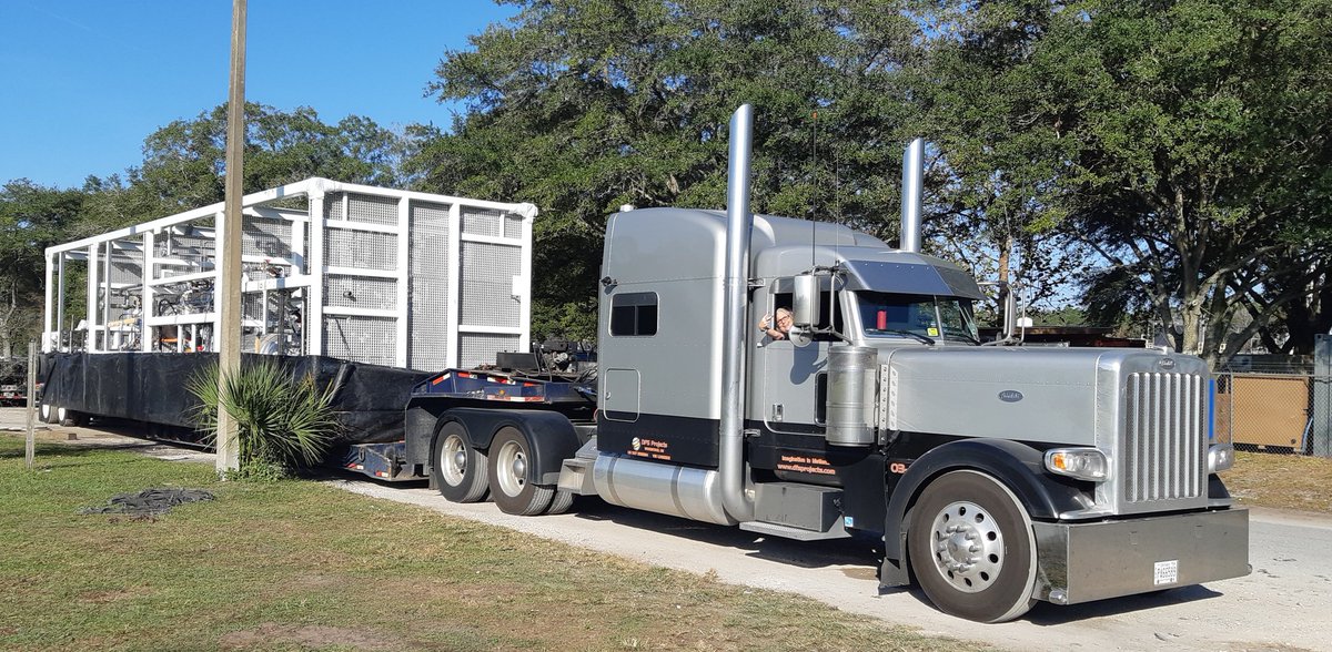 Flags and tarps off.  Waiting to offload in FL. 

12' W
14' H
94' L
92000 lbss
#dfsprojects #imaginationinmotion #oversize #peterbilt