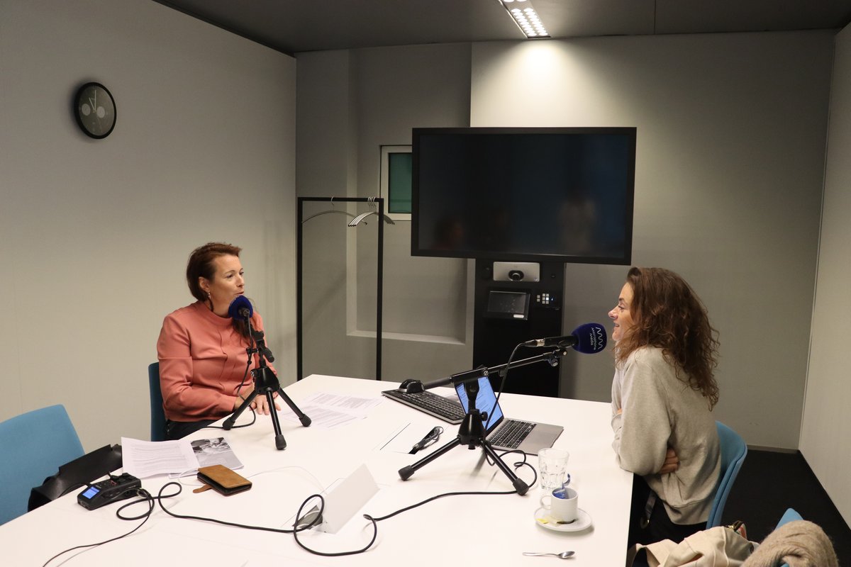 Luister naar aflevering 6: 'Tussen bestuur en burger', van de podcastserie Participatiepraat. 
Carolien staat als strategisch omgevingsmanager luchtvaart, tussen de burger, bestuur en politiek in. Luchtvaart, een gevoelig onderwerp.

Luister nu: bit.ly/3DA7GTK

#podcast