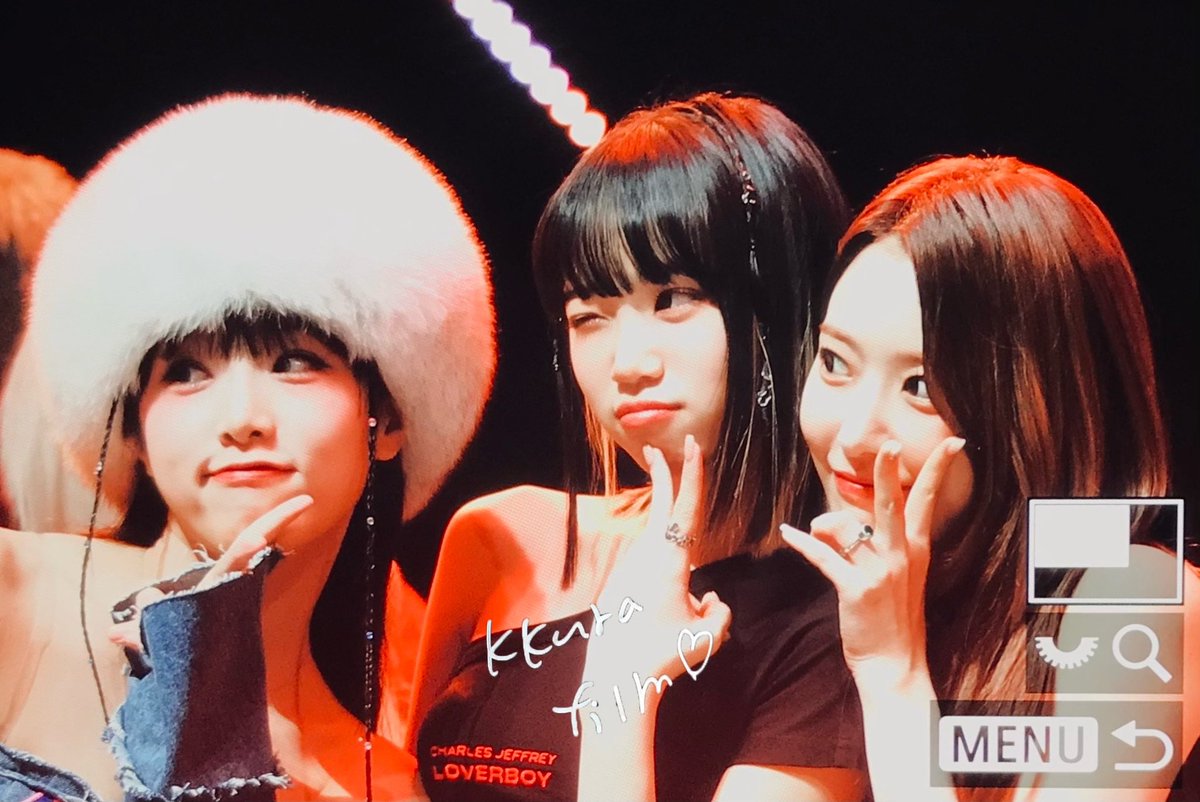 godchoiyena's tweet photo. yena, i just want you to know that all of us are waiting 🫶🏻 https://t.co/OLdTId9r7N