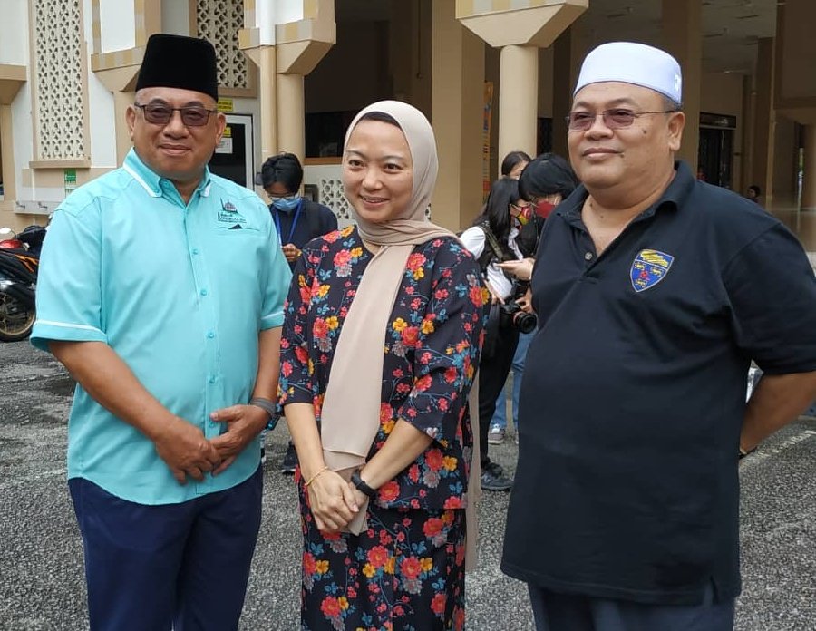 hannahyeoh's tweet photo. Van Jenazah di Masjid Al-Imam Al-Ghazali : Sumbangan RM29,950 (top-up dana) melalui peruntukan Ahli Parlimen #Segambut untuk melengkapkan kos pembelian van jenazah bagi memudahkan pihak masjid menguruskan jenazah ahli kariah dan keperluan penduduk di sekitarnya. https://t.co/saGsBug5aJ