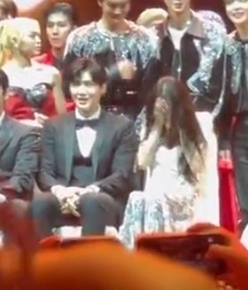 fabseonho's tweet photo. WHAT DID SEONHO SAY TO MAKE SOHEE BLUSH/REACT LIKE THAT I NEED TO KNOW MY LIFE DEPENDS ON IT https://t.co/6R20VIslGB