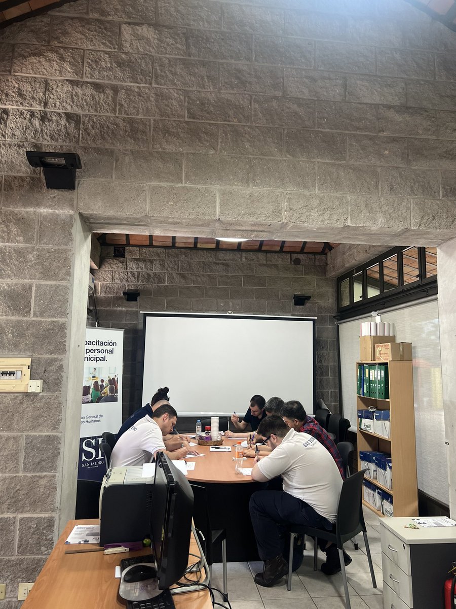 CyD_MSI's tweet photo. Cierre de la 1*etapa del Taller de Liderazgo para los supervisores y coordinadores del Centro de Operaciones Municipales de @SanIsidroGob a cargo del Dispositivo de Salud Laboral de RRHH. Felicitaciones por participar con entusiasmo y compromiso! @gustavoposse @PosseMacarena https://t.co/HCQnpXjDfy