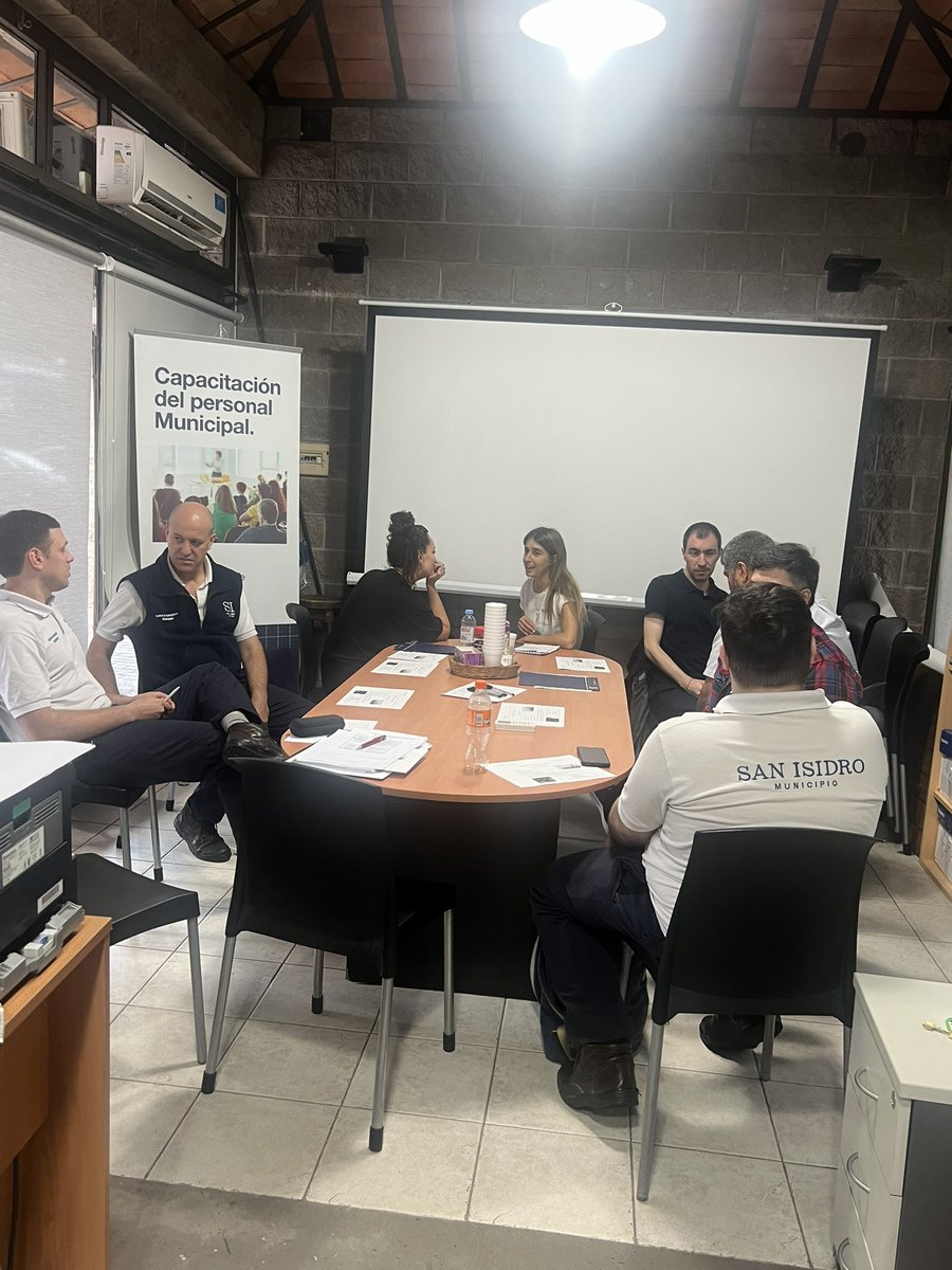 CyD_MSI's tweet photo. Cierre de la 1*etapa del Taller de Liderazgo para los supervisores y coordinadores del Centro de Operaciones Municipales de @SanIsidroGob a cargo del Dispositivo de Salud Laboral de RRHH. Felicitaciones por participar con entusiasmo y compromiso! @gustavoposse @PosseMacarena https://t.co/HCQnpXjDfy