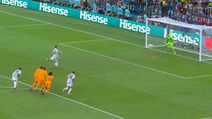 ✅ MIn73. Nahuel Molina, #ARG, se adelantó en el penalti que marcó Messi
Y aunque reglamentariamente habría que repetirlo, lo cierto es que la directriz para los árbitros es que no lo hagan si no interfiere en la jugada. De modo que muy bien MATEU en esta segunda parte hasta aquí