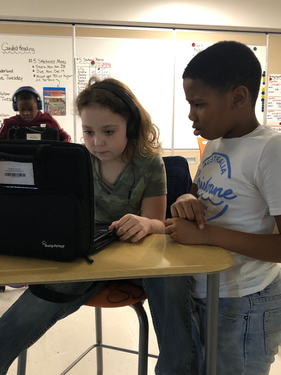 dist126_hg's tweet photo. Ms. Law's fourth grade taking on the Hour of Code challenge.  #weare126 #hornetstrong @dist126 @dist126_hg https://t.co/ZIeERiRNLV