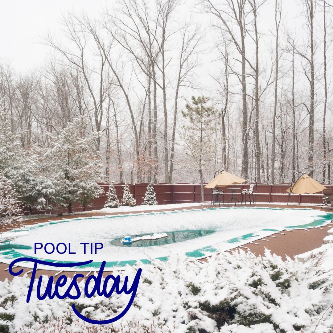 DistinctiveSwim's tweet image. Snow ❄️ can cause pool covers to rip. Prevent this by removing heavy snow accumulation with a roof rake. #PoolTipTuesday #PoolTip