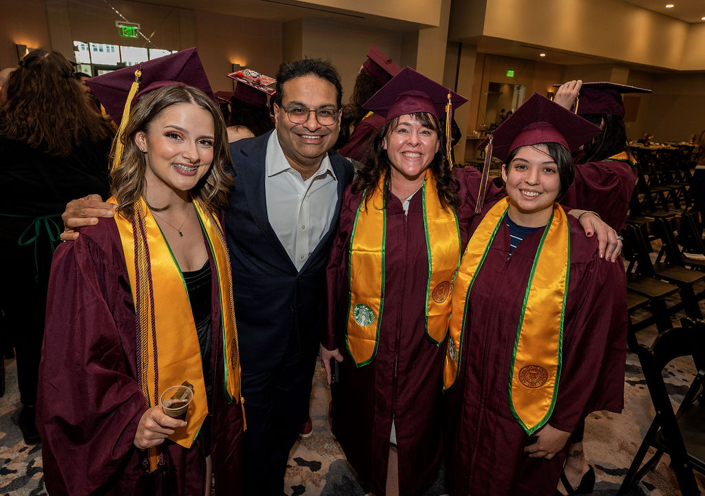 StarbucksNews's tweet photo. Yesterday, @starbucks celebrated 850+ partners graduating through our Starbucks College Achievement Program (SCAP) at @ASU! This program, which started in 2014, has impacted the lives of nearly 10K graduates – and counting – since its inception! https://t.co/uTGGrQDDPb https://t.co/AMzhZJR0pb