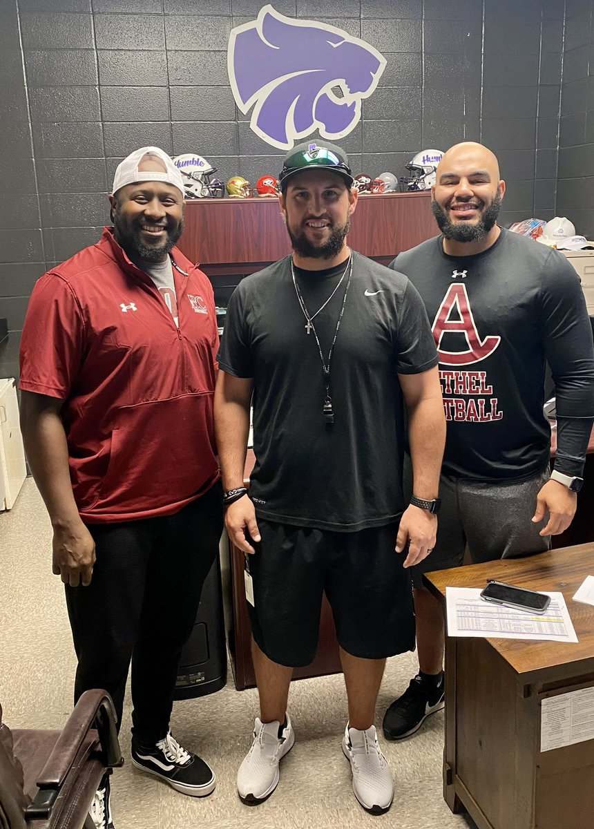 blitzemD's tweet photo. Big Thanks to these guys for stopping by and recruiting @FootballHumble the last few days!  #BLEEDPURPLE  Thanks San Angelo @CoachAdamClark   Bethel College @Threshers_FB Texas Southern @tsufootball https://t.co/qzerwhFGCI