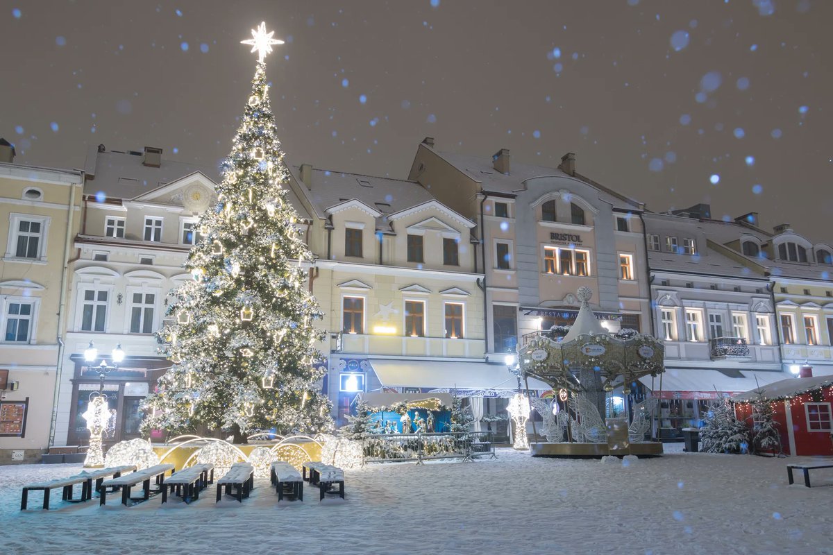 meteosky's tweet photo. Zima 10-12.12.2022r. okiem naszego meteorologa. Rymanów, Iwonicz Zdrój i Rynek w Rzeszowie. Zdjęcia własne.

Wszystkie nasze prognozy i ostrzeżenia sprawdziły się w pełni. https://t.co/BMvuumqvNA

#meteosky #meteo #pogoda #zima #opadysniegu https://t.co/gG0jUHMSJ2