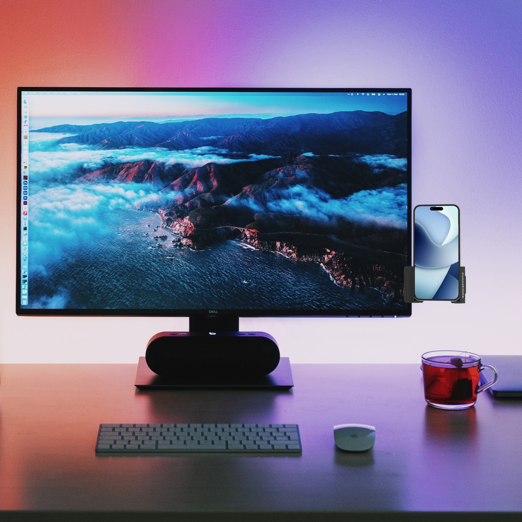 Une pensée pour les télétravailleurs &amp; professionnels toujours en mouvement 😅, notre Phoneside ne vous oublie pas et à hâte de se clipser sur votre écran pour vous faciliter la vie !⁠
#phoneside #business #design #tech #innovation #télétravail #déplacement