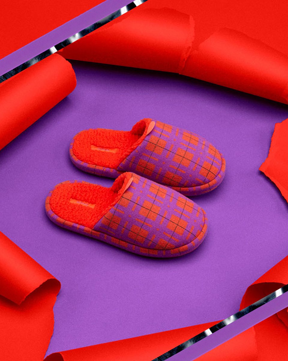 Honestly, does anything scream 'happy holidays' quite like plaid slippers? Shop the Tartan Wool Dwellers: allbirds.com/products/wool-…