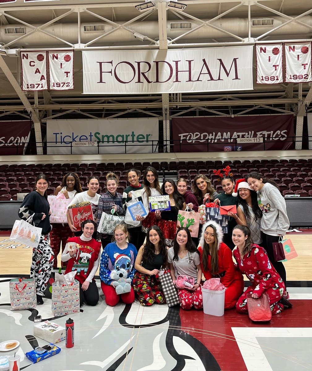 Happy Holidays from Fordham Dance! ♥️♥️