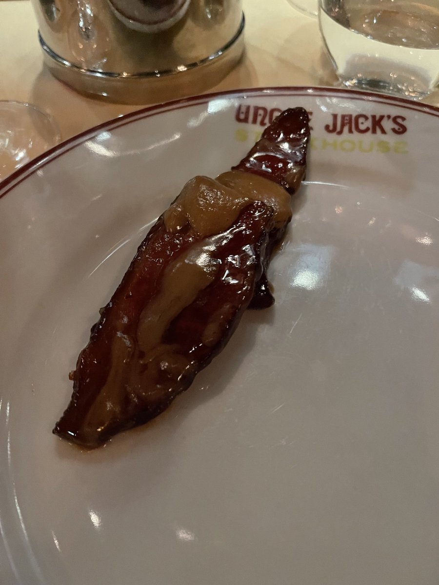 JaymeLandry's tweet photo. ⁦@KennethRWebster⁩ I had bacon with some sort of peanut sauce in NYC last year. Sounds weird but it was 🤌🏻 https://t.co/2aVWiaBMw1
