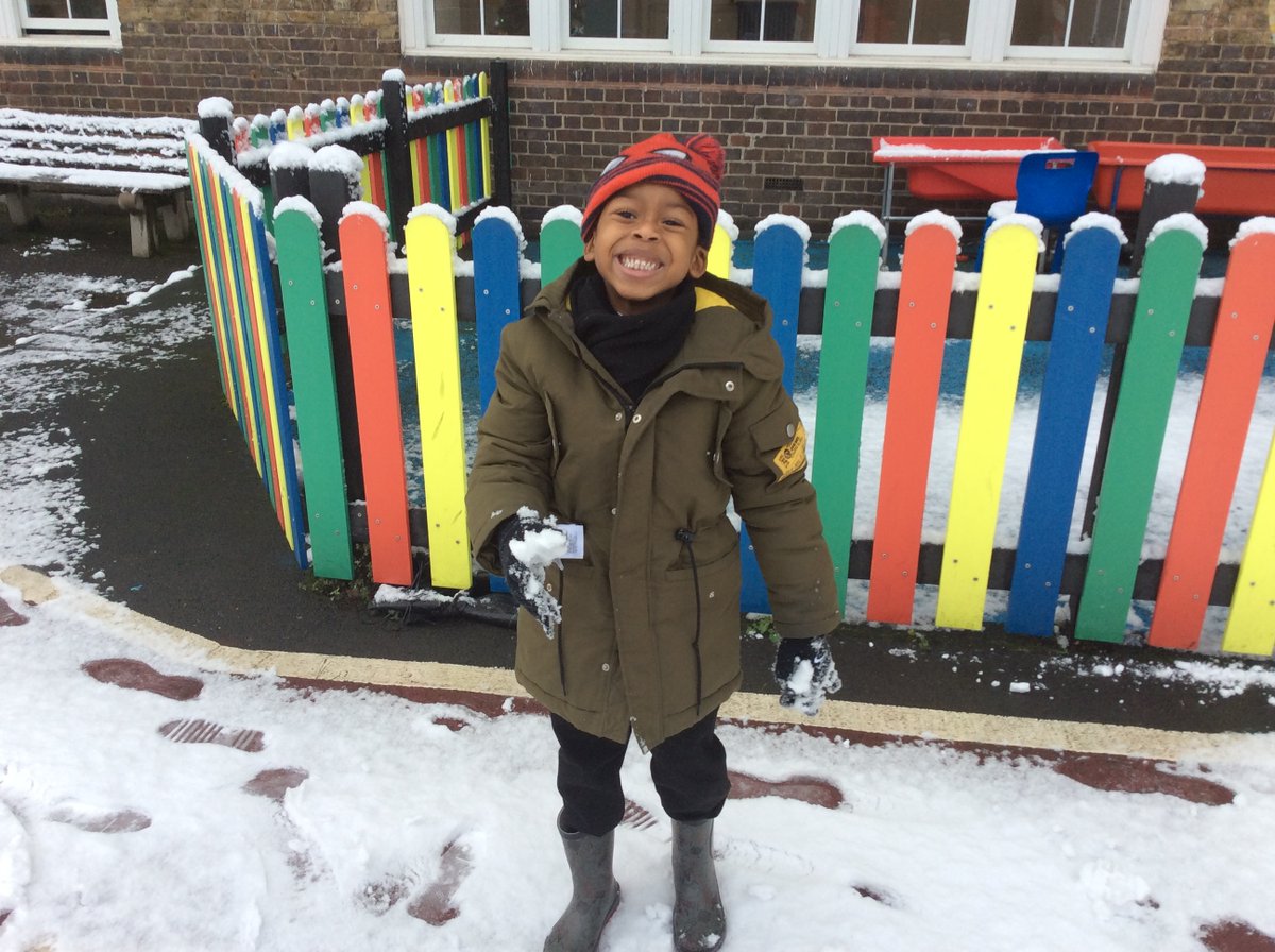 falconbrookSW11's tweet photo. Year 1 enjoying the snow yesterday! #snowday #Funatfalconbrook https://t.co/Rx5asGRusC