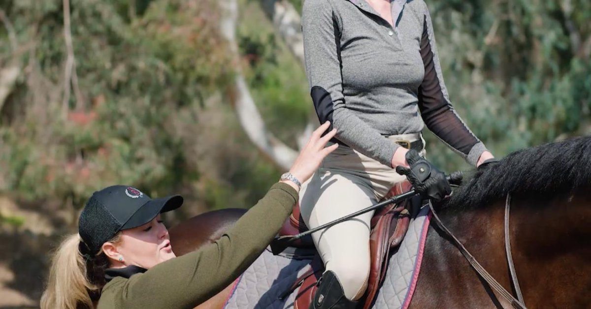 HorseNetwrk's tweet photo. "Carrying a stick incorrectly can create issues in your riding if you’re not aware." Jasmin Stair shares small things that make big differences. #masterclassmonday https://t.co/UoKug6qzjC https://t.co/VoTeJwTnNv