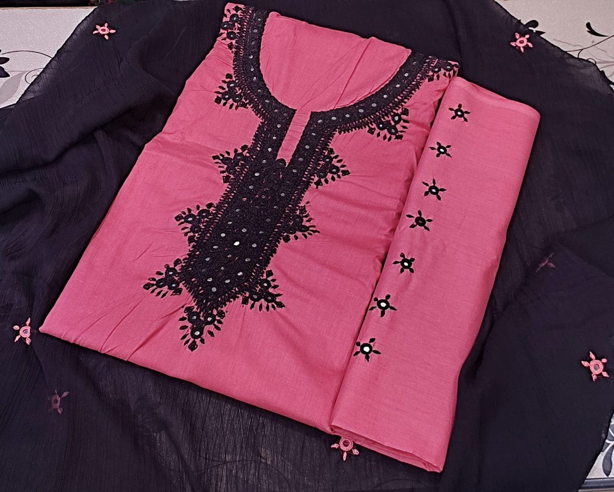 summandar01's tweet photo. #SD_Collection
#NewCollection2022
Sindhi Style Handmade Original Mirror Work Cotton Stuff Shirt & Trouser Along With Mirror Booti Contrast Chiffon Dupatta 3pc Dresses ๐งถ๐
2800/- Delivery Free โค๏ธ COD Available All Pakistan https://t.co/729RDwoTH1