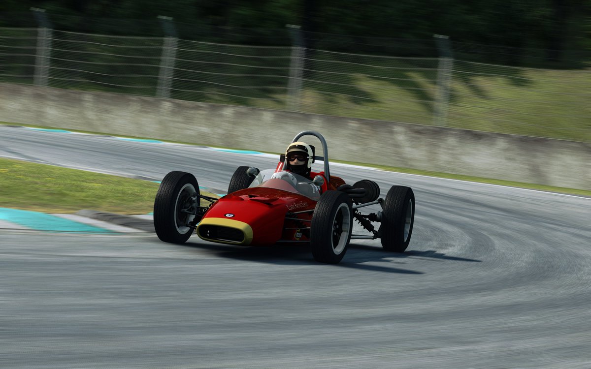 RaceRoom tweet media