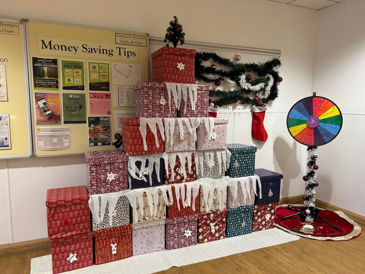 StaffingMatch_'s tweet photo. Our #Christmas Corner on site - with an additional exciting event en route now! #employeeengagement https://t.co/fguga8kuBK