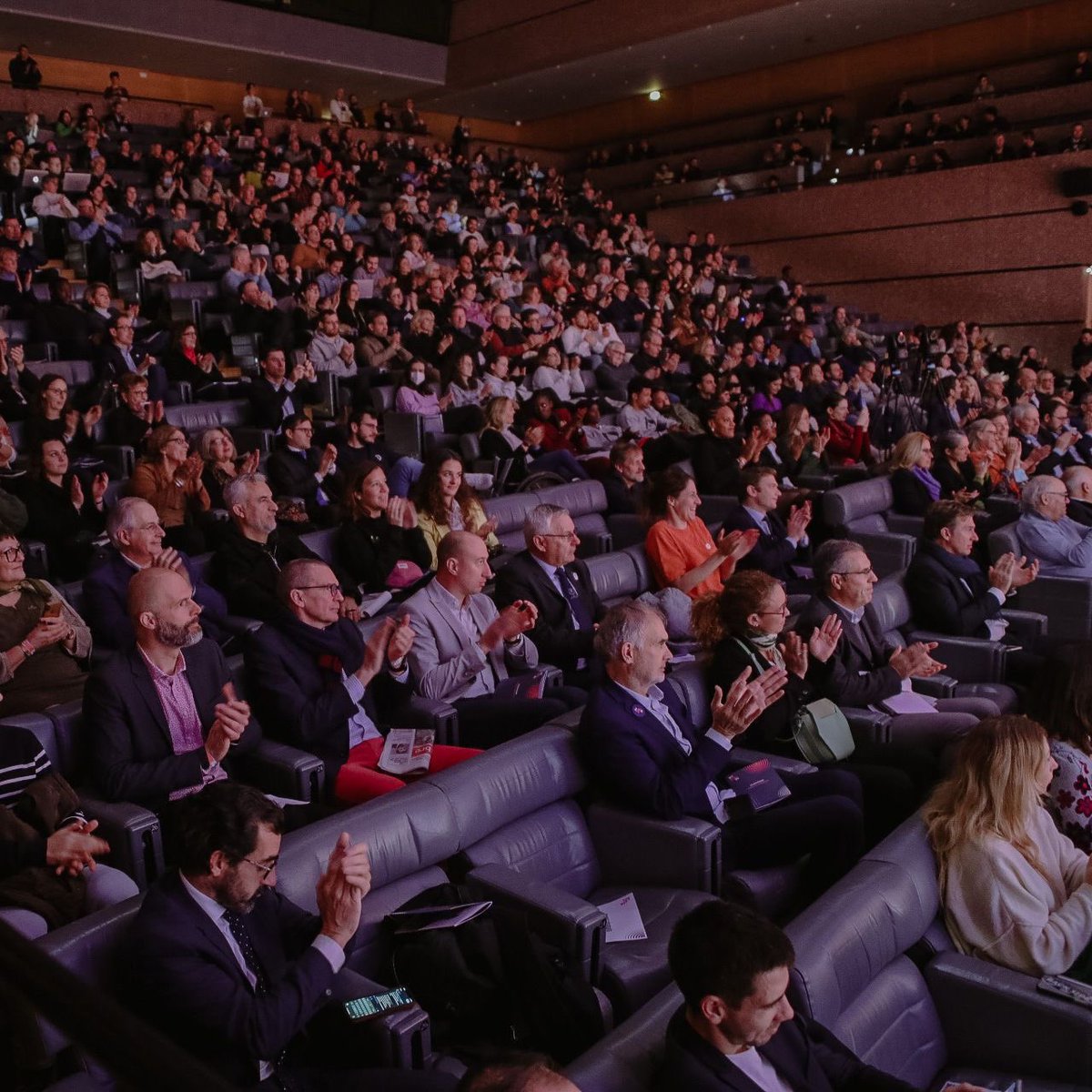 Aujourd’hui, au congrès <a href="/EnjeuxJeux2022/">Les Enjeux des Jeux</a>, j’ai eu le plaisir de présenter avec <a href="/PierreOlaf/">Pierre-Olaf SCHUT</a> les résultats d’un contrat de recherche pour <a href="/Paris2024/">Paris 2024</a>  portant sur la question de l’inclusion des personnes en situation de handicap au sein des clubs sportifs. Merci aux organisateurs 😊