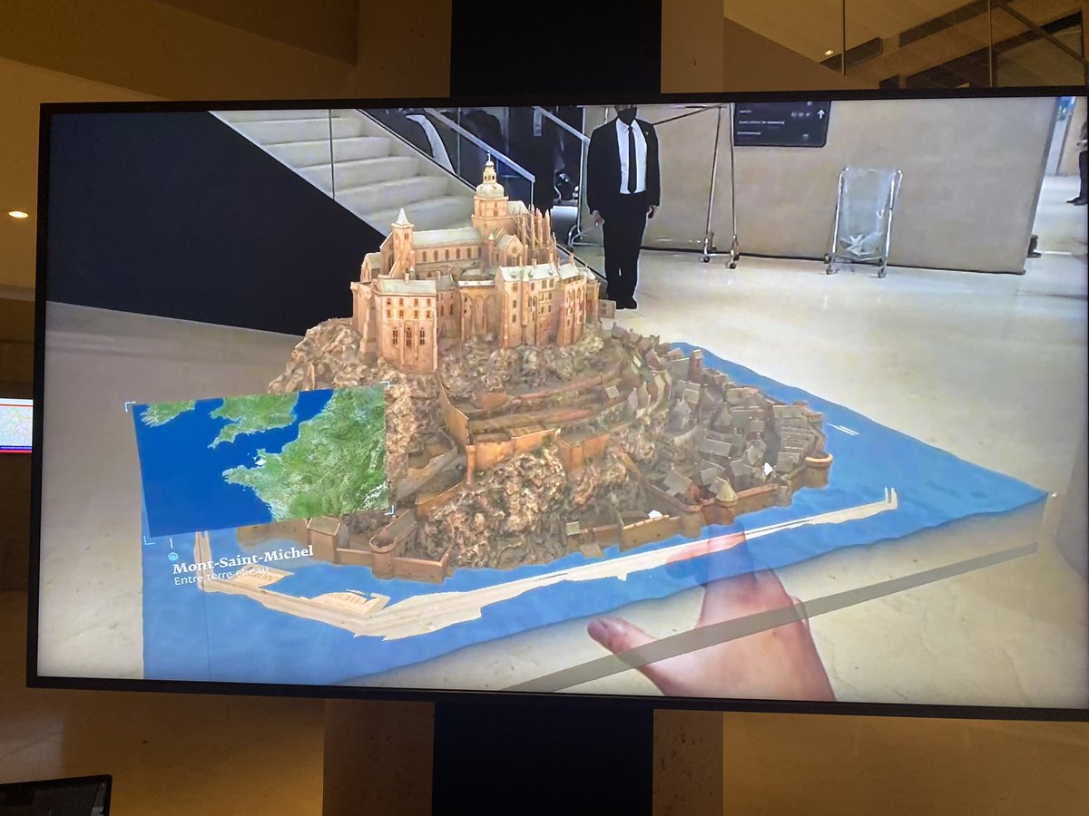 microsoftfrance's tweet photo. J’adooore ! Une visite guidée de notre magnifique Mont Saint Michel en réalité augmentée 🤩
La démo est signée #Holoforge https://t.co/EqEgUBQJic